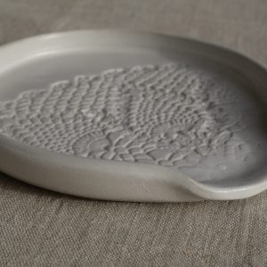 REPOSE-CUILLERE Dentelle blanche